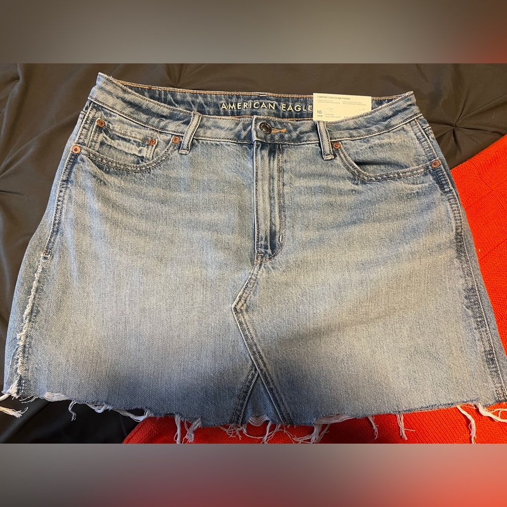 American Eagle skirt, hi rise size 10. NWT!!